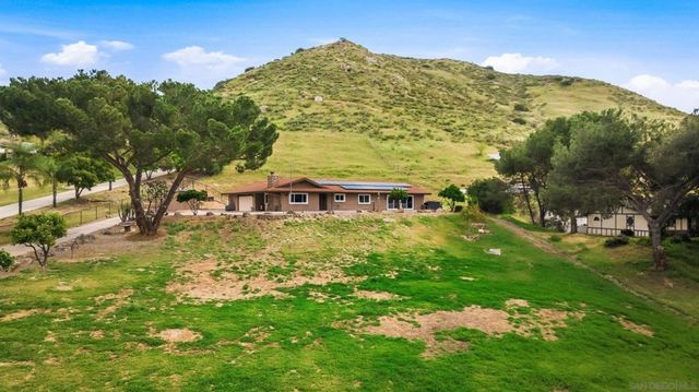 1861 Vista De La Montana, El Cajon, CA 92019