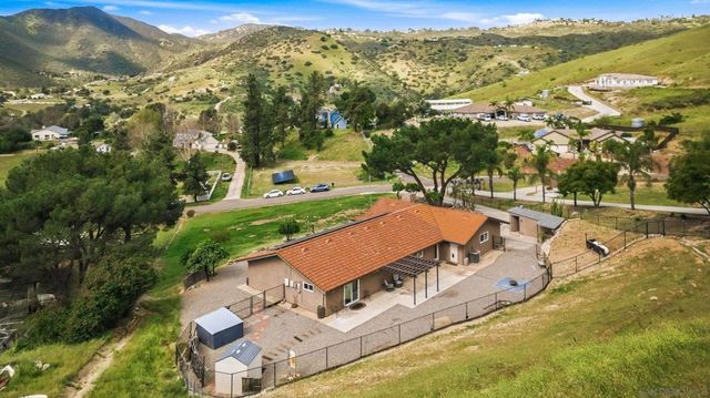 1861 Vista De La Montana, El Cajon, CA 92019