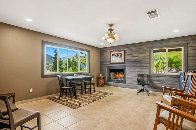 1861 Vista De La Montana, El Cajon, CA 92019