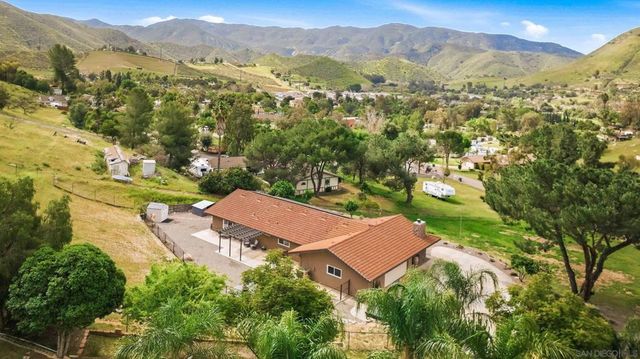 1861 Vista De La Montana, El Cajon, CA 92019