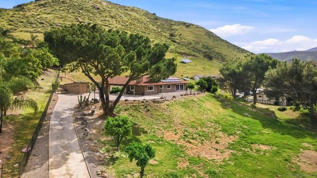 1861 Vista De La Montana, El Cajon, CA 92019