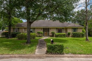 2812 Fairway Drive, Orange, TX 77630