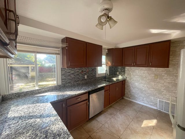 7763 Memorial Avenue, Detroit, MI 48228
