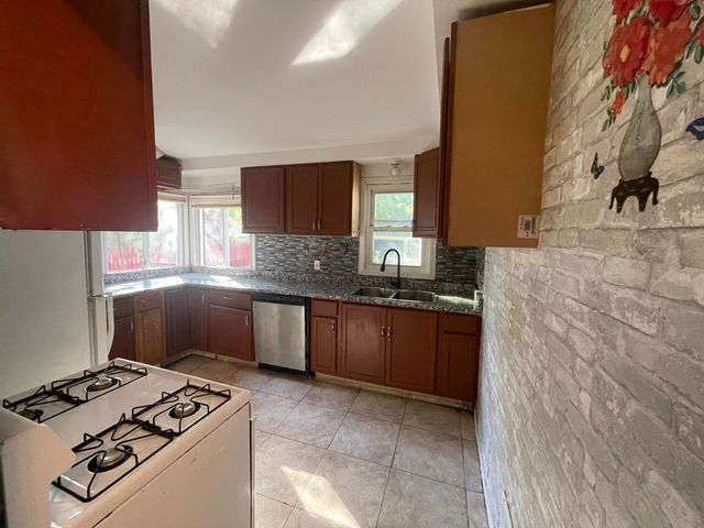 7763 Memorial Avenue, Detroit, MI 48228