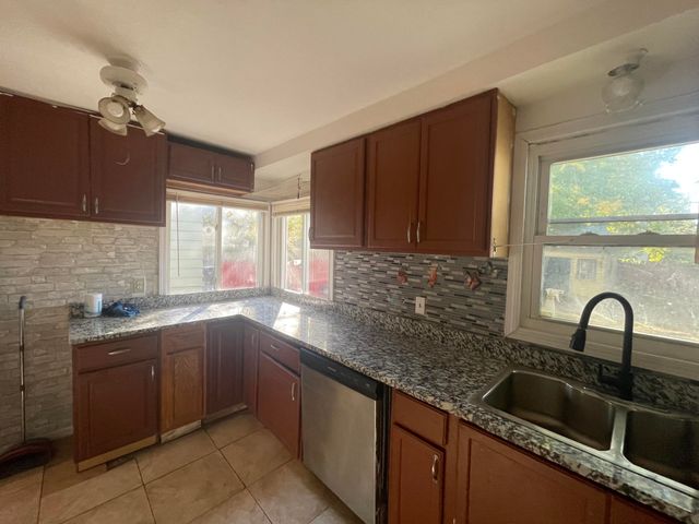 7763 Memorial Avenue, Detroit, MI 48228