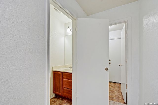 7406 Hawk Mtn, Converse, TX 78109