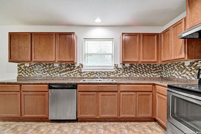 7406 Hawk Mtn, Converse, TX 78109