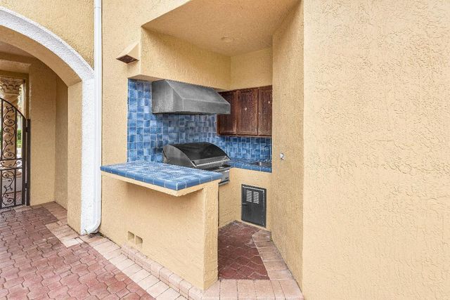 7077 Via Mediterrania, Boca Raton, FL 33433