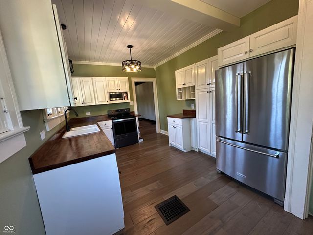 21 N Bosart Avenue, Indianapolis, IN 46201