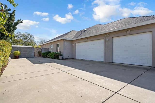 3685 Wimbledon Drive, Redding, CA 96002