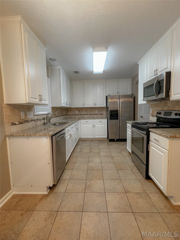 8906 Stoneridge Place, Montgomery, AL 36117