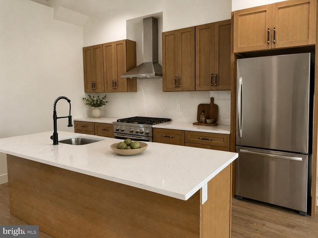 330 CARSON ST, Philadelphia, PA 19128