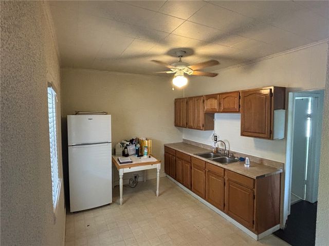 119 Highland Ave, Avella, PA 15312