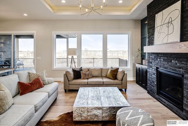 5802 N 213th Avenue, Elkhorn, NE 68022