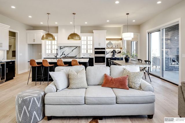 5802 N 213th Avenue, Elkhorn, NE 68022