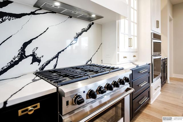 5802 N 213th Avenue, Elkhorn, NE 68022