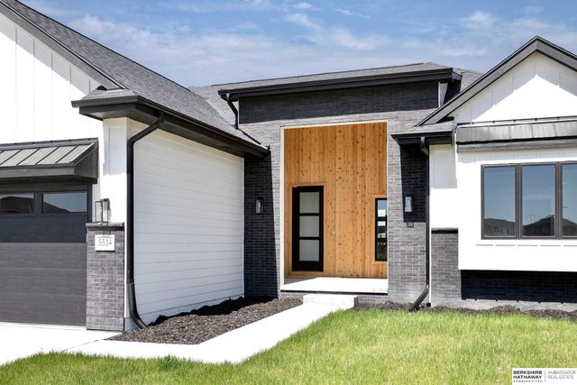 5802 N 213th Avenue, Elkhorn, NE 68022