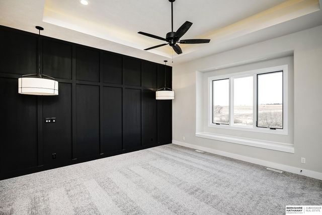 5802 N 213th Avenue, Elkhorn, NE 68022