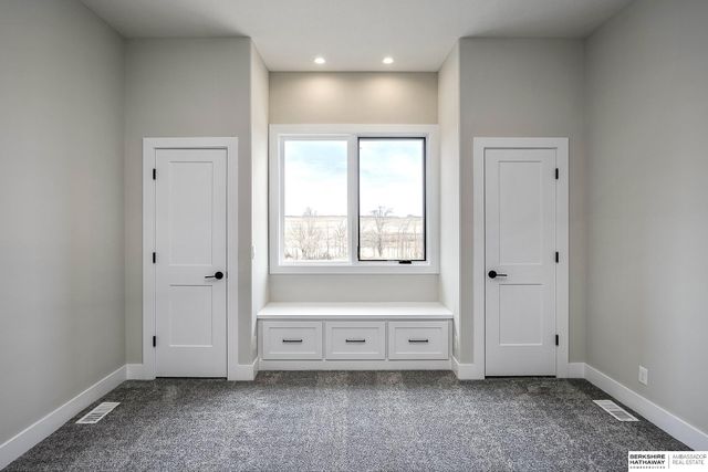 5802 N 213th Avenue, Elkhorn, NE 68022