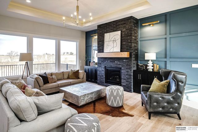 5802 N 213th Avenue, Elkhorn, NE 68022