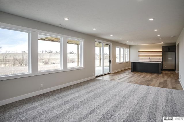 5802 N 213th Avenue, Elkhorn, NE 68022