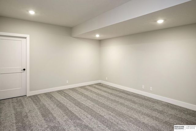 5802 N 213th Avenue, Elkhorn, NE 68022