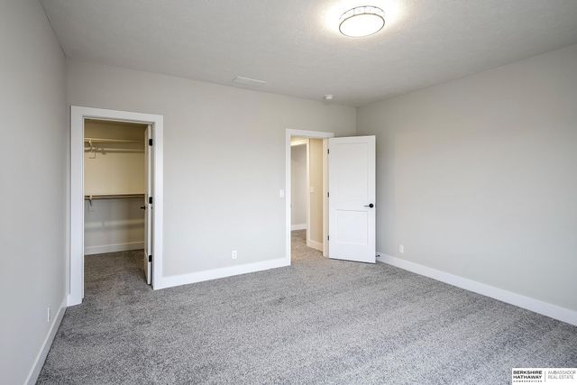 5802 N 213th Avenue, Elkhorn, NE 68022