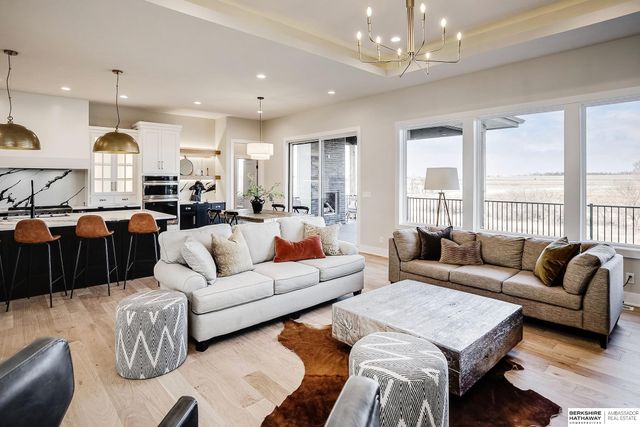 5802 N 213th Avenue, Elkhorn, NE 68022