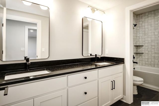 5802 N 213th Avenue, Elkhorn, NE 68022