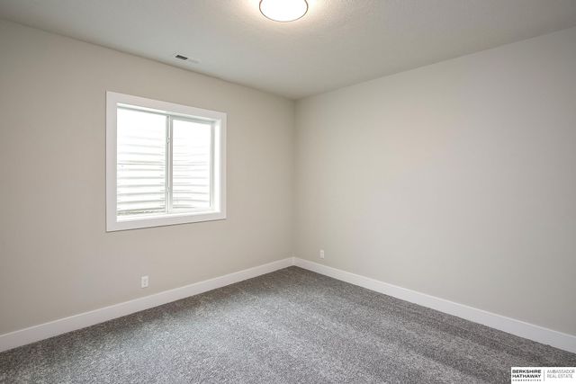 5802 N 213th Avenue, Elkhorn, NE 68022