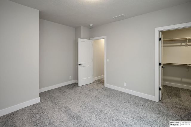 5802 N 213th Avenue, Elkhorn, NE 68022