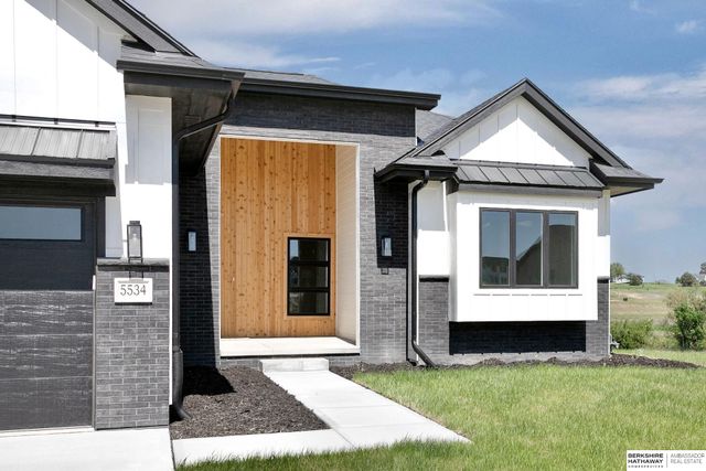 5802 N 213th Avenue, Elkhorn, NE 68022