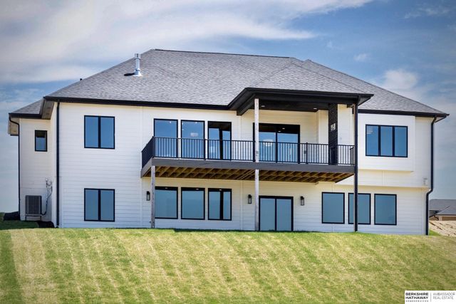 5802 N 213th Avenue, Elkhorn, NE 68022