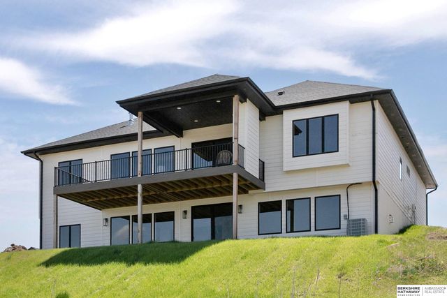 5802 N 213th Avenue, Elkhorn, NE 68022