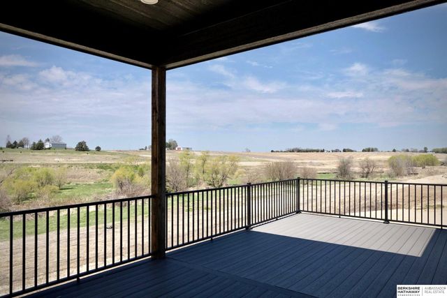 5802 N 213th Avenue, Elkhorn, NE 68022