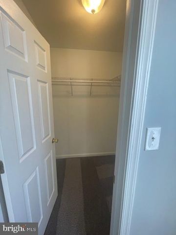 19 SIR THOMAS LN, Newark, DE 19702