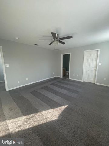 19 SIR THOMAS LN, Newark, DE 19702