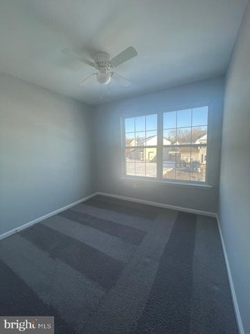 19 SIR THOMAS LN, Newark, DE 19702