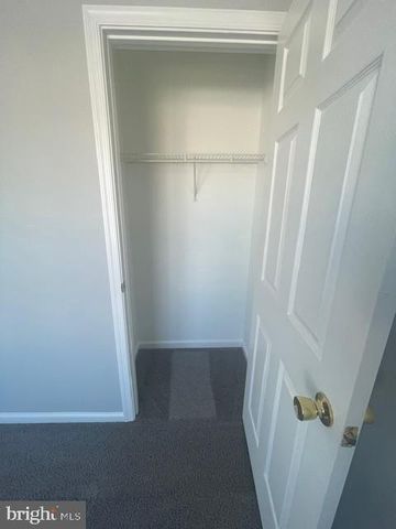 19 SIR THOMAS LN, Newark, DE 19702