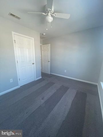 19 SIR THOMAS LN, Newark, DE 19702