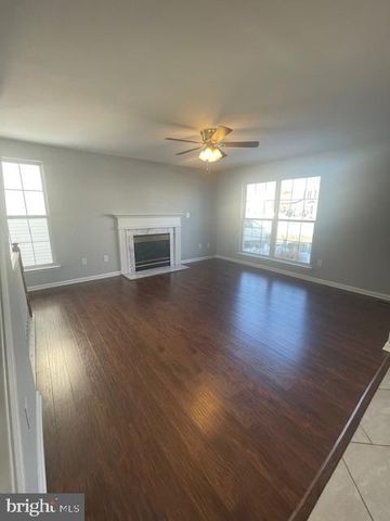 19 SIR THOMAS LN, Newark, DE 19702