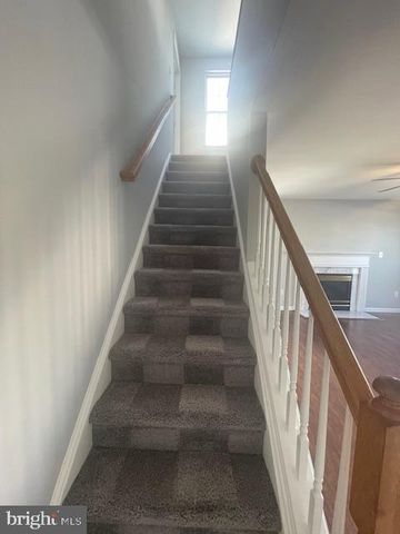 19 SIR THOMAS LN, Newark, DE 19702