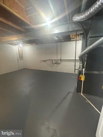 19 SIR THOMAS LN, Newark, DE 19702