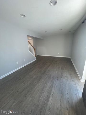 19 SIR THOMAS LN, Newark, DE 19702