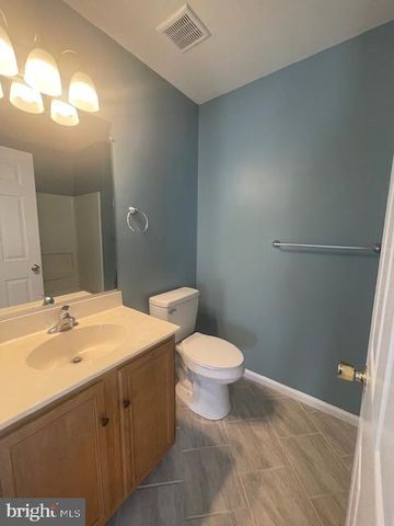 19 SIR THOMAS LN, Newark, DE 19702