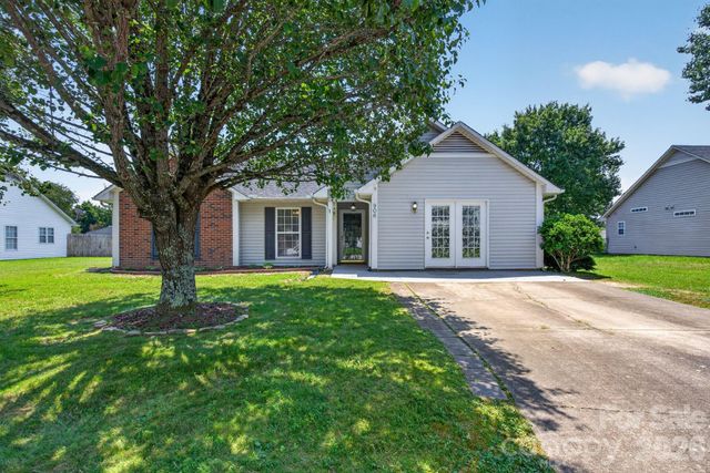 906 Woodhill Drive, Fletcher, NC 28732