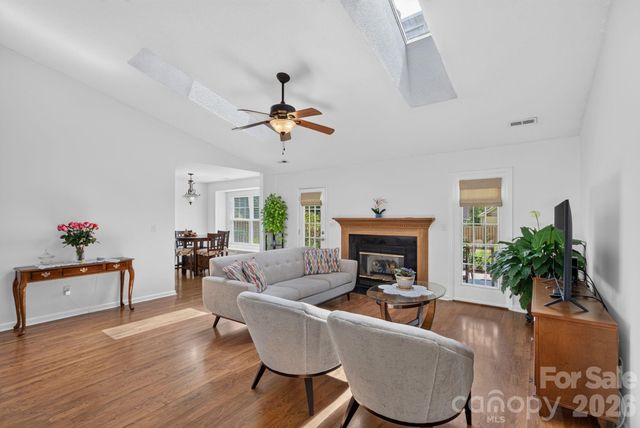 906 Woodhill Drive, Fletcher, NC 28732