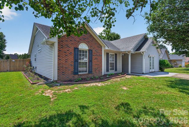 906 Woodhill Drive, Fletcher, NC 28732