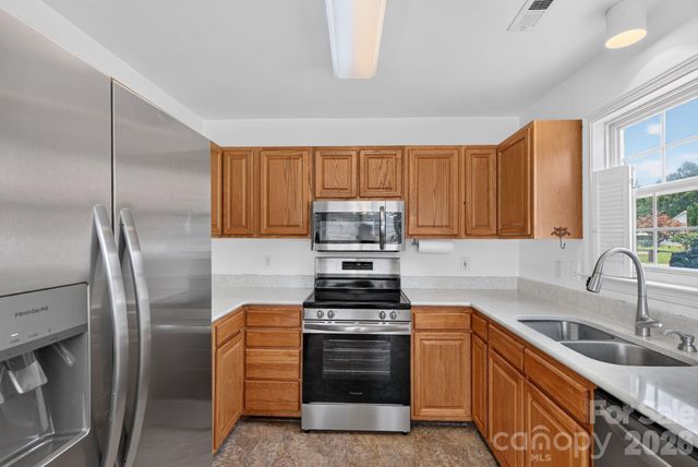 906 Woodhill Drive, Fletcher, NC 28732