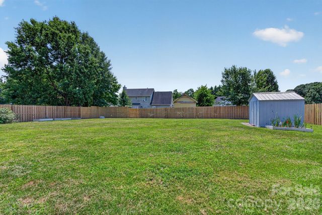 906 Woodhill Drive, Fletcher, NC 28732
